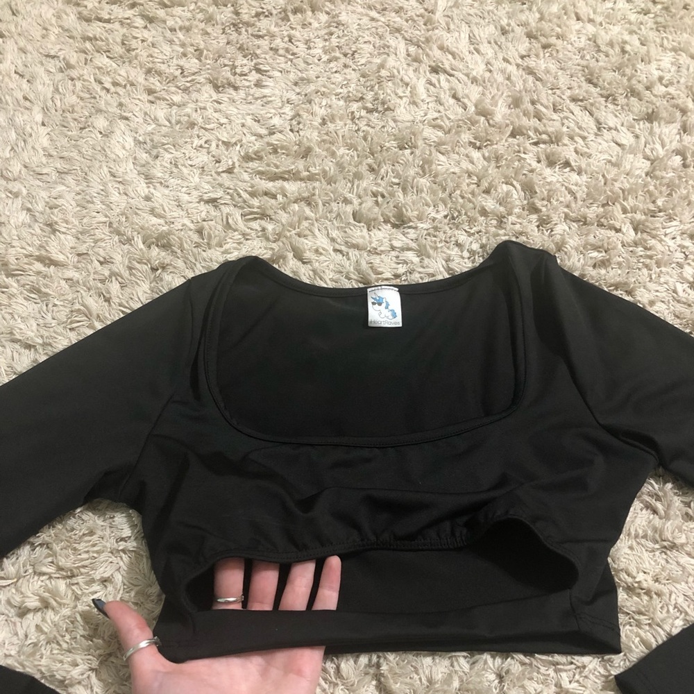 Black long sleeve under boob top.